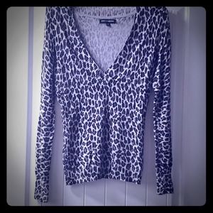 Express 🖤MED sweater